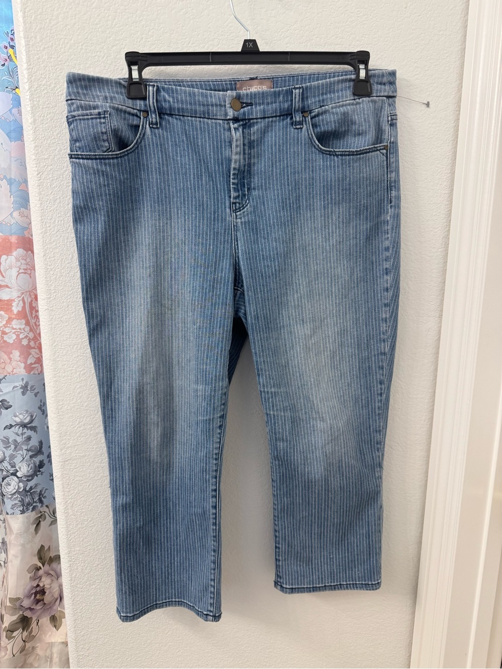 Chico's Light Blue Cropped Straight-Leg Jeans pin stripe size 2 women’s
